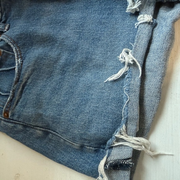 Abercrombie & Fitch The Mom Short Mid rise  Distressed Style - Picture 6 of 7